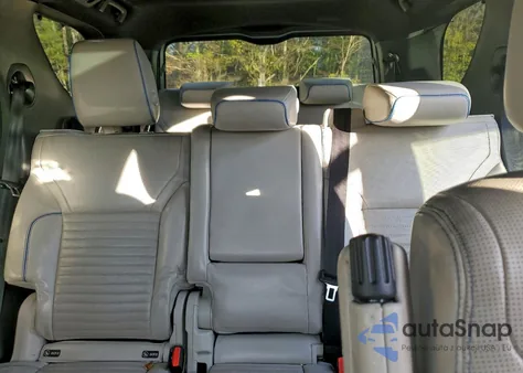 2017 Land Rover Discovery Hse Luxury z USA, uszkodzony, nr VIN SALRHBBV0HA043725